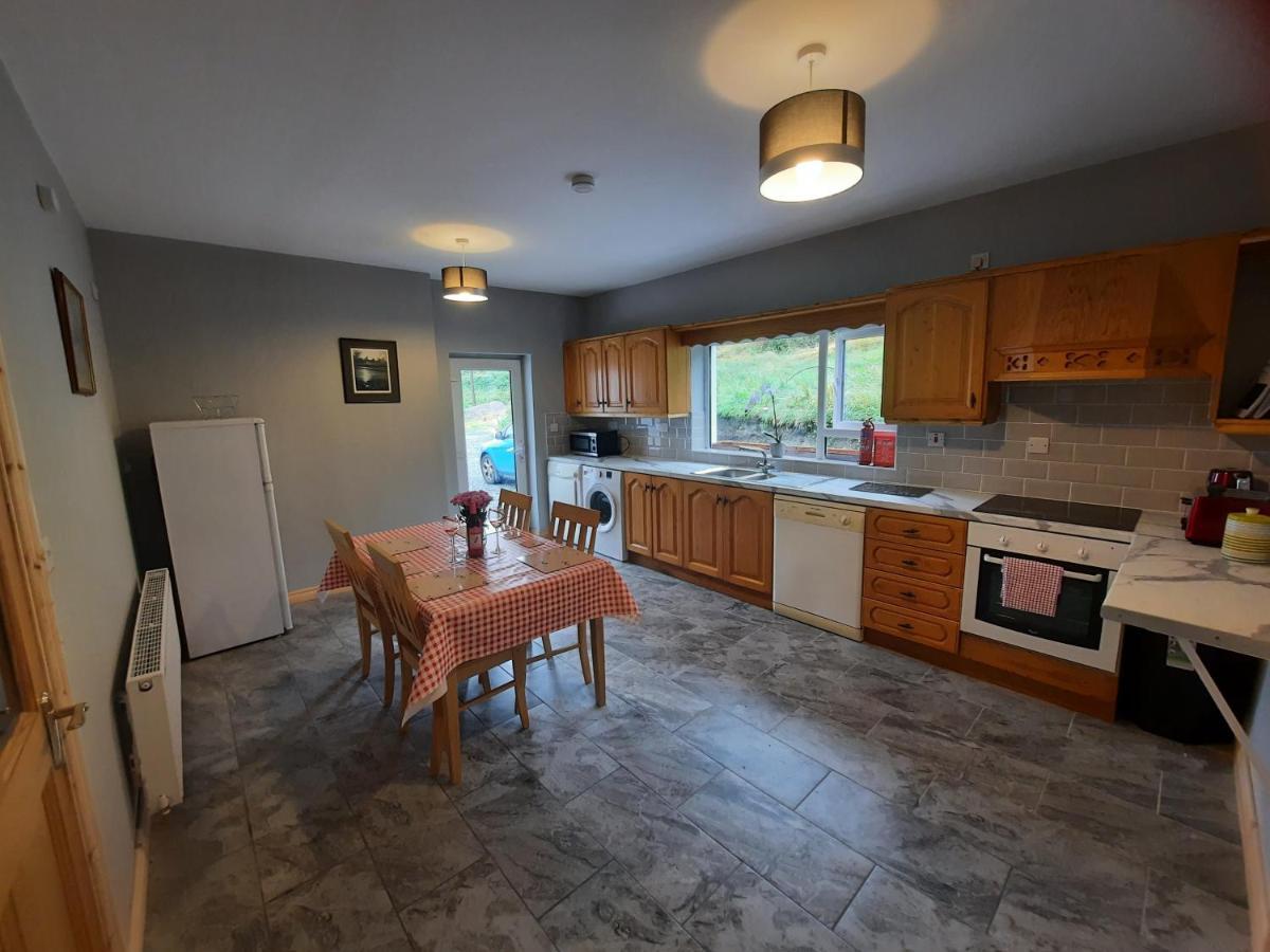 Conneelys Cottage, Connemara, Clifden, H71Y096 Екстер'єр фото