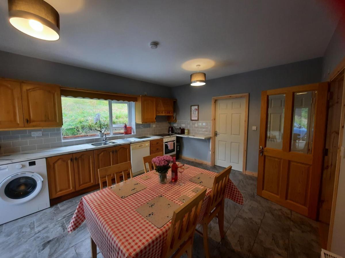 Conneelys Cottage, Connemara, Clifden, H71Y096 Екстер'єр фото
