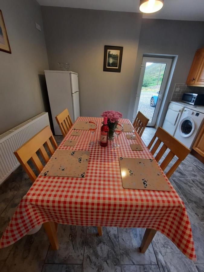 Conneelys Cottage, Connemara, Clifden, H71Y096 Екстер'єр фото
